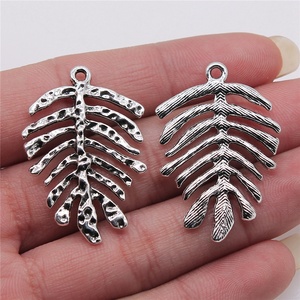 Colgante de Hoja de Helecho de Aleación de Zinc Plateado Antiguo para DIY, Collar, Pulsera, Adorno de Bolso, Suministro de Joyería, Manualidades, Regalo - Product Image 4