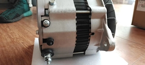 Alternador LGMC de Alta Calidad para Maquinaria de Construcción 600-825-7212, Piezas de Repuesto Originales, Alternador 600-825-7212 856h Excavadora - Product Image 5
