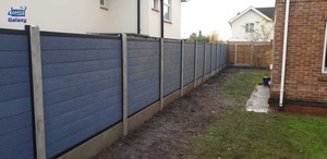 Anh khách hàng hoàn thành dự án khói màu xám coextrusion WPC gỗ composite hàng rào trên bê tông trụ cột - Product Image 3