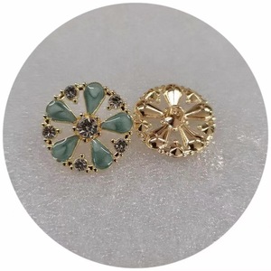 Thời Trang Mới Phong Cách Hoa Hình Dạng Kim Loại Nút Với <span class=keywords><strong>Rhinestone</strong></span> Đa Màu Sắc Và Kích Thước May Kim Loại <span class=keywords><strong>Rhinestone</strong></span> Nút - Product Image 5