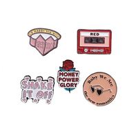 Benutzer definierte Red Tape Rose Fetisch Broschen Metall Abzeichen Pins für Frauen mit Liebes thema für Sängerin Lyrics Weihnachten National feiertag