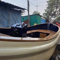 Bateau de plaisance intemporel en fibre de verre avec ponts en teck, transom, yacht de loisirs en fibre de verre, capacité de 20 à 30 personnes, banc confortable