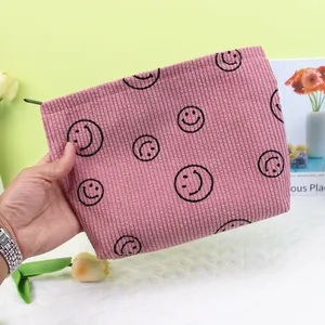 Bolsas de Cosméticos Personalizadas con Logotipo, Acolchadas, de Algodón Suave, Ligeras - Product Image 5