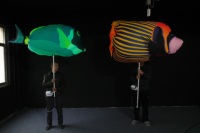 Marionnette gonflable personnalisée OEM en forme de poisson arc-en-ciel, gonflable publicitaire de qualité commerciale pour événements et spectacles