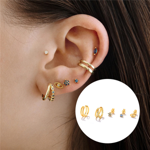 Set de 5 Pendientes Huggie con Doble Borde y Diseño de Sombrero Vaquero, Botas y Caballo - Product Image 4
