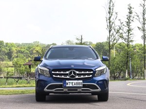 Siège électrique à mémoire de forme, phares automatiques, Mercedes GLA <span class=keywords><strong>200</strong></span> 1.6T, automatique, conduite à gauche, SUV, faible kilométrage, rétroviseurs rabattables, volant multifonction, véhicule d'occasion - Product Image 3