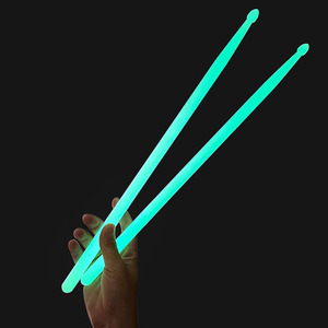 Palo de tambor luminoso Palos de tambor iluminados los instrumentos musicales oscuros Rendimiento de escenario <span class=keywords><strong>Baquetas</strong></span> fluorescentes - Product Image 6