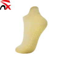Chaussettes de Pilates en gros avec grip antidérapant pour femmes, chaussettes de yoga mi-mollet antidérapantes pour femmes enceintes, personnes âgées, pieds nus, personnalisables