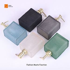 <span class=keywords><strong>Dispensador</strong></span> <span class=keywords><strong>de</strong></span> jabón con textura <span class=keywords><strong>de</strong></span> glaciar <span class=keywords><strong>de</strong></span> resina colorida <span class=keywords><strong>de</strong></span> alta calidad con bomba dorada, botella <span class=keywords><strong>de</strong></span> emulsión táctil y sensación <span class=keywords><strong>de</strong></span> <span class=keywords><strong>roca</strong></span> para uso en hoteles - Product Image 4