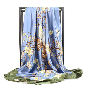 Écharpe en polyester à imprimé calèche orange Écharpe carrée en satin de soie avec logo personnalisé pour femmes - Product Image 6