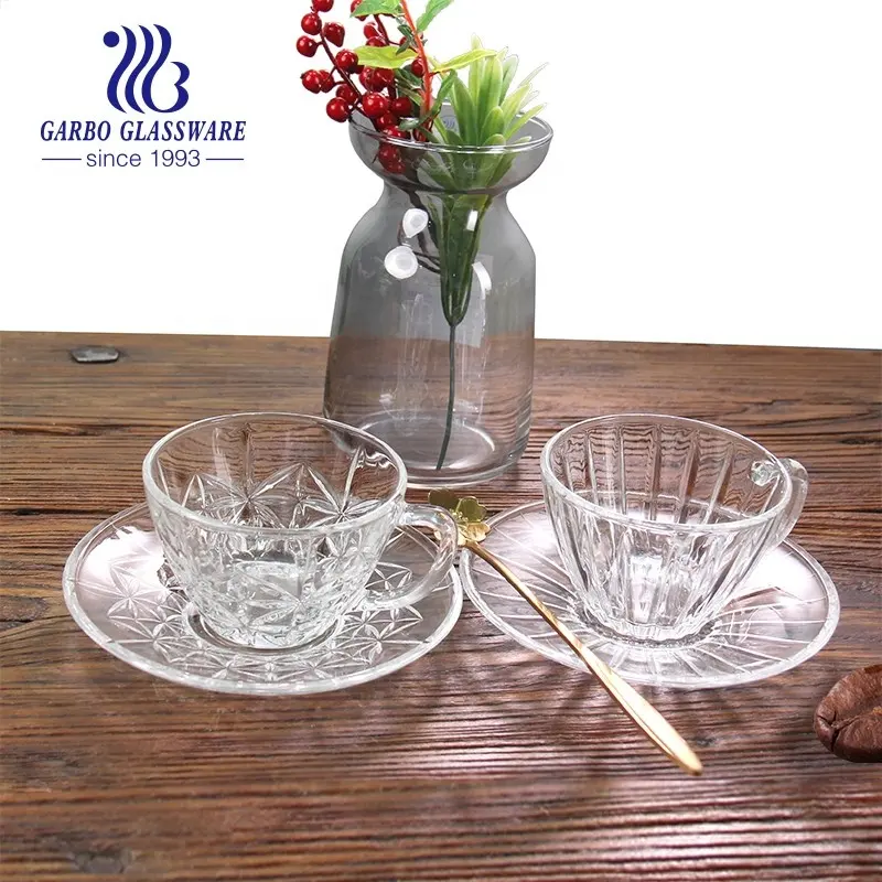 Набор кружек из стеклянной посуды без свинца, прозрачные Веселые чайные наборы, 5,5 унции, стеклянная чашка и набор блюдце 5,5 дюйма, прозрачный рельефный дизайн, чашка для кофе и чая, плоская чашка