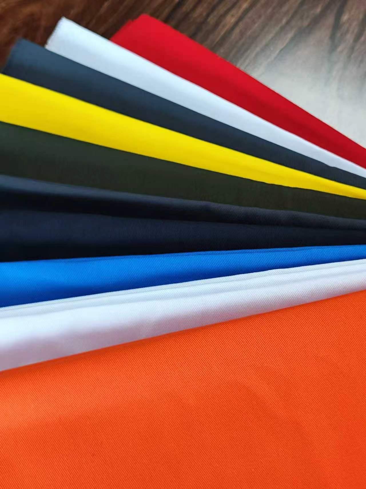Industrial Grade Woven Polyester/Cotton Fabric 230 GSM Shrink-Resistant Wrinkle Resistant Breathable Eco-Friendly Plain Dyed