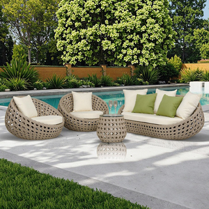 Bộ ghế <span class=keywords><strong>sofa</strong></span> ngoài trời bằng mây hiện đại ba món dành cho sân vườn, ban công, bao gồm ghế mây và bàn trà cho biệt thự, nhà nghỉ - Product Image 1