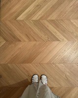 Suelo de madera de Chevron de madera de roble europeo sólido Suelo de parquet de espiga de punto húngaro
