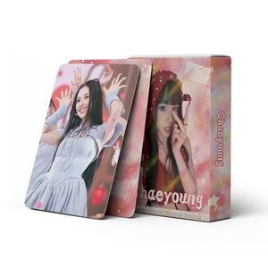 Stock disponible en gros : 55 autocollants PVC HD individuels de Chae-young (TWICE), portrait de star de K-pop, objet de collection pour fans - Product Image 1