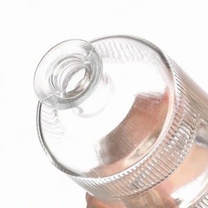 Tùy chỉnh 500ml <span class=keywords><strong>750ml</strong></span> thủy tinh hình trụ tinh thần chai vít Cap cho <span class=keywords><strong>Vodka</strong></span> Rum Tequila đồ uống có tính năng in logo - Product Image 4