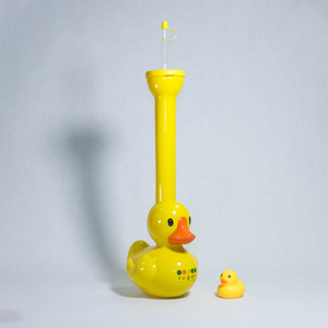 500/1000/1500ml Schattige Gele Eendjesbeker Aangepaste Logo Ontwerp Plastic Drankjes Slush Yard Beker Met Deksel en Rietje - Product Image 1