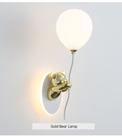 Applique murale en résine Ours fantaisie avec abat-jour en verre en forme de ballon, luminaire LED scénique nordique filaire à intensité variable pour chambre d'enfant