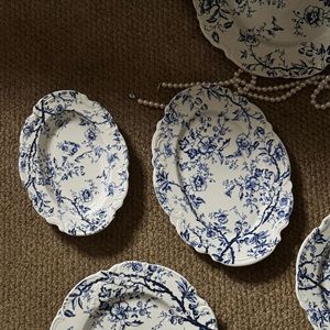 Ensemble d'assiettes à dîner en céramique imprimé floral <span class=keywords><strong>bleu</strong></span> européen <span class=keywords><strong>Assiette</strong></span> de décoration de table en porcelaine bleue et blanche <span class=keywords><strong>vintage</strong></span> pour événement de mariage - Product Image 1