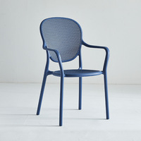 Chaise haute moderne en plastique PP résistant aux intempéries avec dossier intégré et structure durable pour terrasses extérieures, cours arrière et écoles