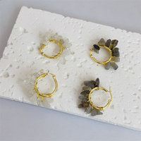 Boucles d'oreilles multicolores en cuivre plaqué or 18 ct en forme de feuille simple Boucles d'oreilles originales transfrontalières à la mode