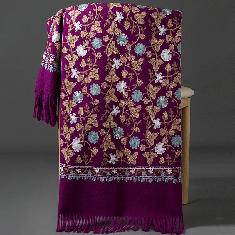 Sciarpa Stola Kashmir Bianca, Ricamo Indiano Kashida. Materiale Misto Lana, Taglia Large, Produzione India.