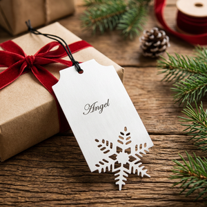 Marcapáginas Navideño Personalizable de Latón Plateado con Diseño Moderno Grabado y Recorte de Copo de Nieve - Product Image 2