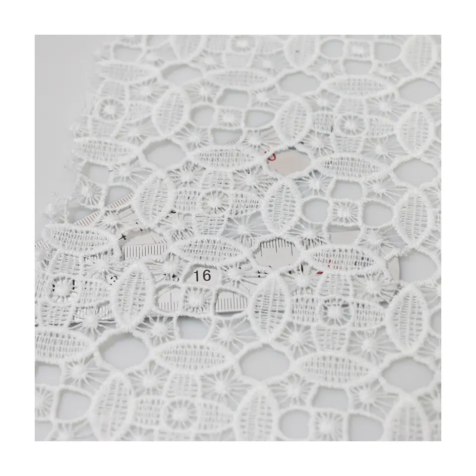 Beste Kwaliteit 100% Polyester Oplosbare Borduurwerk Stof Geweven 196gsm Zwaargewicht Chinese Traditionele Patroon Ontwerp Voor Kleding