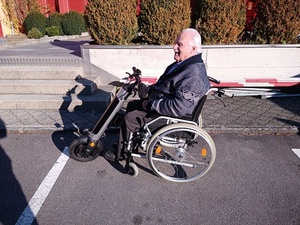 MT02 40KM 12 pulgadas Speedy handbike batec para la venta handcycle Power add on Manual silla de ruedas 350W - Product Image 2