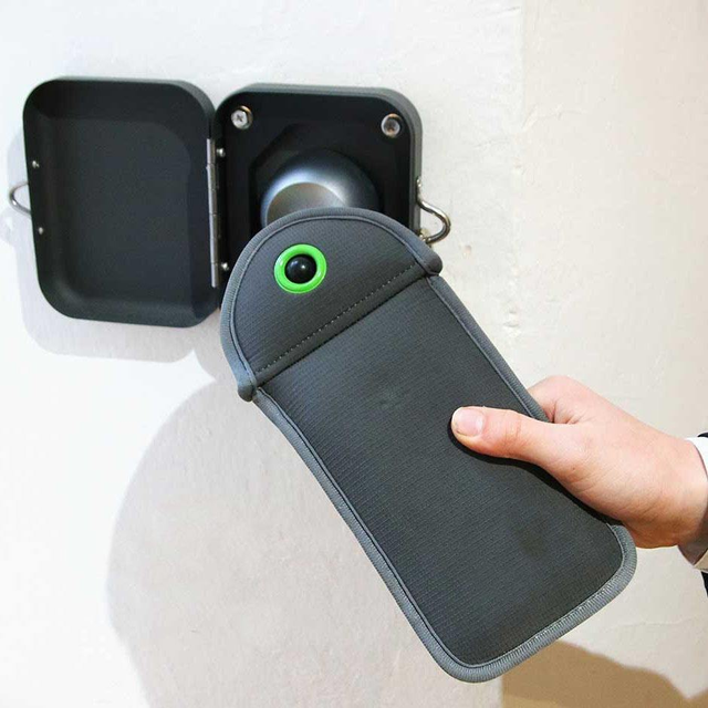 School Neoprene Magnetic Lock Mobile Phone Locker Faraday Pouch Privacy Signal Blocker Lockable Phone Security Bags for Events