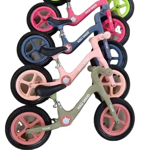 Vélo d'équilibre pour enfants, bleu, très tendance, bonne qualité, prix pour créateur