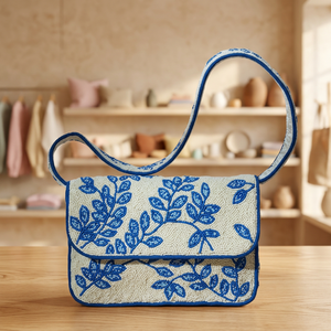 Sac de soirée perlé fait main avec broderie florale bleue, bandoulière et fermeture à rabat classique, écologique pour usage quotidien et soirées - Product Image 3