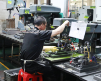 Support de châssis moteur sur mesure en acier inoxydable pour automobile, pièce de fabrication par estampage et pliage CNC