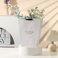 Sac en papier de luxe blanc à motif floral, forme trapézoïdale, sac d'emballage pour bouquet de fleurs, logo personnalisé