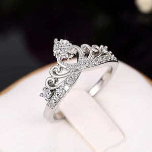 Anello floreale a forma di cuore con corona da principessa per donna, elegante gioiello alla moda per l'indice - Product Image 3