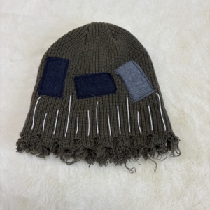 ヴィンテージ風ストライプ3D刺繍プラッシュビーニー、ダメージ加工デザイン、通気性・防水性、ユニセックス、デイリースタイル、ストリートスタイル、旅行、冬に最適 - Product Image 3