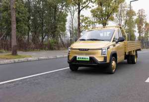 Chine Mini camionnette électrique 4x4 avec grand essieu arrière porteur véhicule à énergie nouvelle pour petite cargaison nouvelle version - Product Image 2