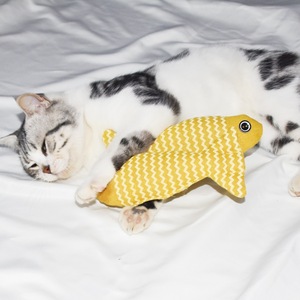 Juguete para Gatos, Juguete Masticable Amarillo con Catnip para Gatitos, para la Dentición y el Aburrimiento, Tamaño Mediano, Juguetes Masticables para Mascotas - Product Image 2