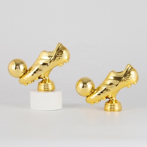 GZ30 Trophée de sport en plastique Figure Chaussures de football Football Bottes dorées Figurine avec ballon - Product Image 5