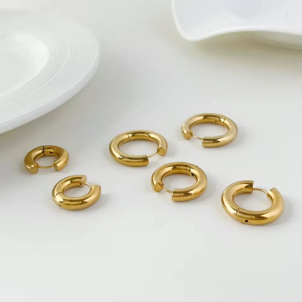 Nuovo arrivo classico moderno placcato in oro 18K gioielli in acciaio inossidabile spessi Huggies orecchini a cerchio grosse dichiarazione orecchini donna