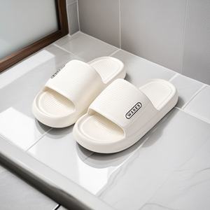 Chaussures de sport Yearning Woman abordables, motif flèche de Cupidon, en EVA, antidérapantes, amorties, respirantes, imperméables, pour intérieur/extérieur et salle de bain - Product Image 5