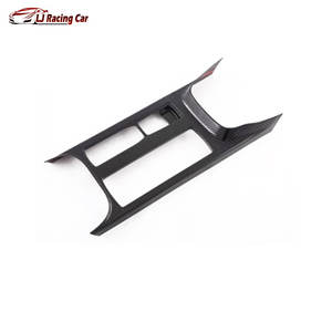 Couverture de cadre de porte-gobelet avant en plastique de haute qualité aspect carbone pour l'<span class=keywords><strong>intérieur</strong></span> de la voiture, compatible avec <span class=keywords><strong>Ford</strong></span> <span class=keywords><strong>Focus</strong></span> <span class=keywords><strong>2022</strong></span> - Product Image 4