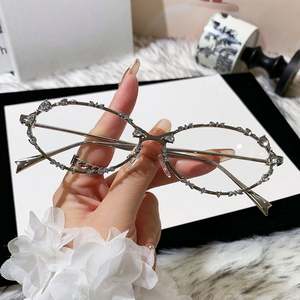 Gafas de Sol de Moda de Lujo 2025 con Logotipo Personalizado, Gafas de Sol Ovaladas de Metal con Pedrería y Protección UV400 para Mujer - Product Image 5