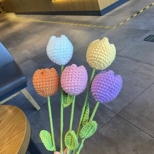 Lindo ramo de tulipanes regordetes, flores tejidas a crochet hechas a mano, producto terminado DIY, regalo creativo de cumpleaños para mejores amigos - Product Image 3