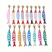 5 pendentifs breloques en forme de poisson à rayures émaillées en acier inoxydable avec fermoir mousqueton, accessoires de fabrication de bijoux DIY pour colliers et porte-clés
