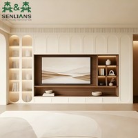 Meuble TV mural moderne et minimaliste en ivoire avec portes cintrées style Shaker, étagères de présentation en bois et rangements à ouverture par pression sans poignées