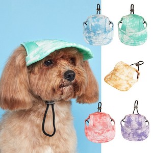 Visera de verano con protección UV y estampado tie-dye para perros, con orificios para las orejas y cordón ajustable. - Product Image 1