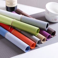 Set de Napperons de Table en PVC de Haute Qualité pour Restaurant Hôtel – Tapis de Luxe en Plastique Doré Tressé pour Assiette de Dîner