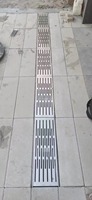 Couvercle de drain en FRP antidérapant avec surface texturée pour les trottoirs des parkings municipaux et les systèmes de collecte des eaux pluviales
