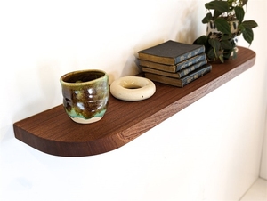 Étagères d'exposition personnalisées faites à la main pour décoration murale de plantes Étagère flottante en chêne épais fini à l'huile avec coins arrondis - Product Image 4